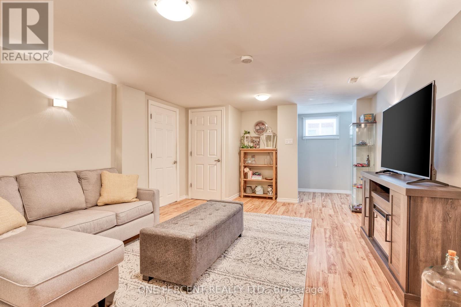 309 East 45th Street, Hamilton, Ontario  L8T 3K7 - Photo 23 - X12451528