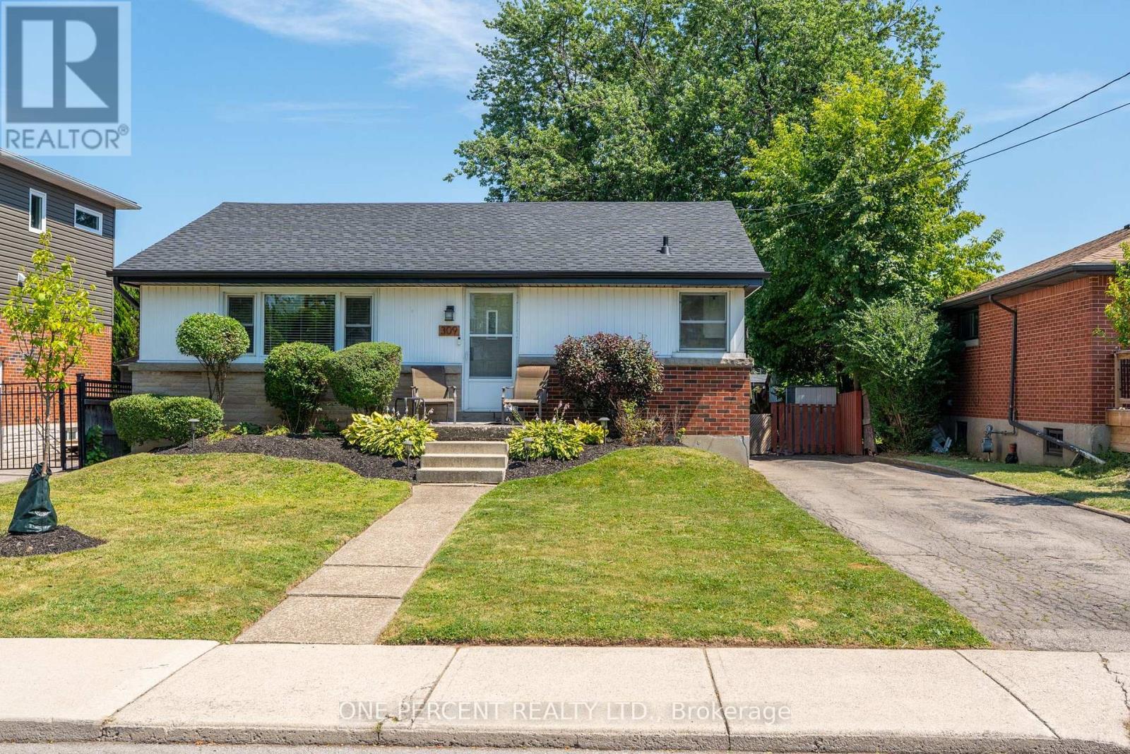 309 East 45th Street, Hamilton, Ontario  L8T 3K7 - Photo 4 - X12451528