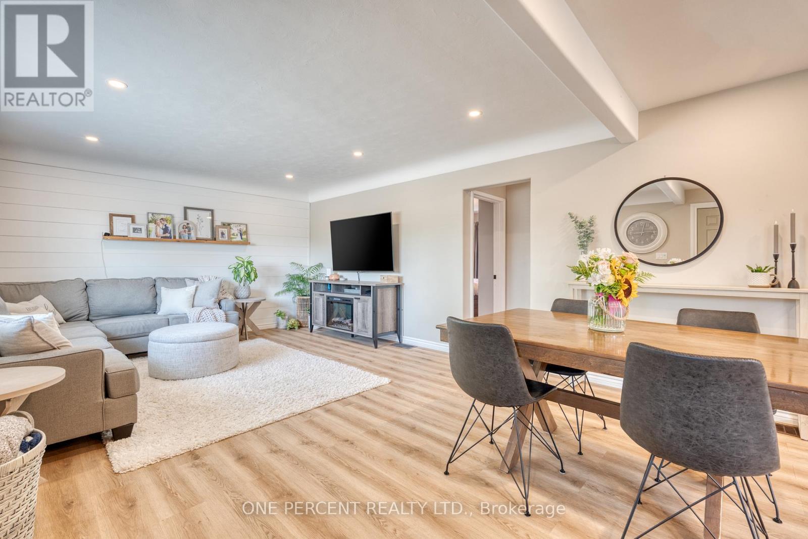 309 East 45th Street, Hamilton, Ontario  L8T 3K7 - Photo 9 - X12451528