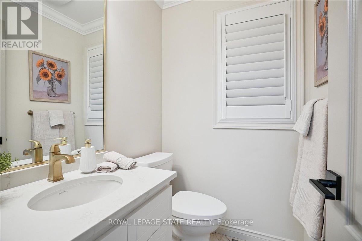55 Edgewater Drive, Hamilton (Stoney Creek), Ontario  L8E 4Z2 - Photo 23 - X12451552