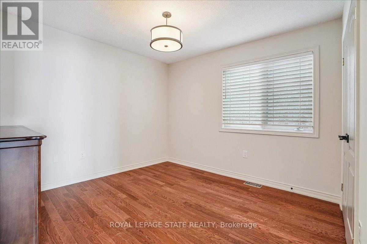 55 Edgewater Drive, Hamilton (Stoney Creek), Ontario  L8E 4Z2 - Photo 34 - X12451552