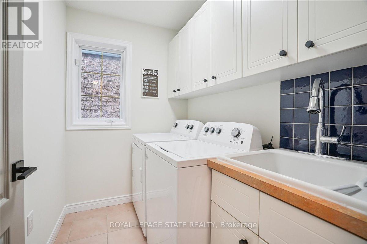 55 Edgewater Drive, Hamilton (Stoney Creek), Ontario  L8E 4Z2 - Photo 37 - X12451552