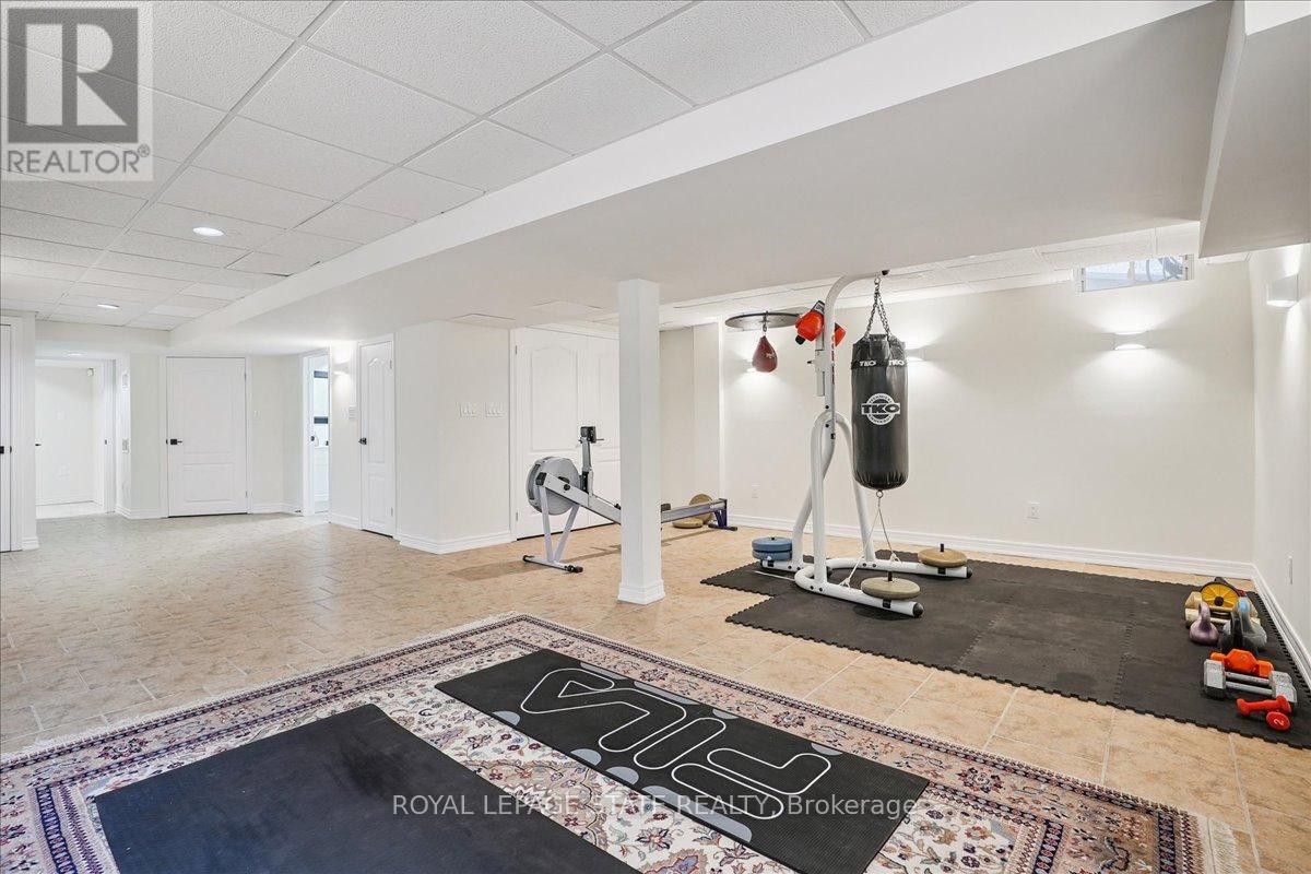 55 Edgewater Drive, Hamilton (Stoney Creek), Ontario  L8E 4Z2 - Photo 39 - X12451552