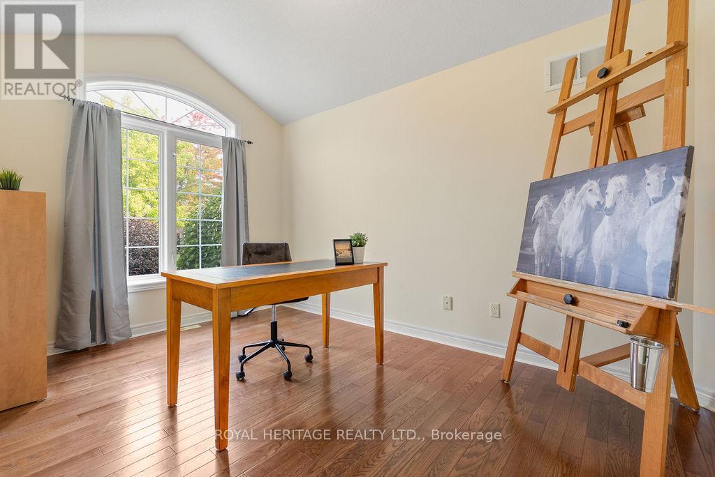 19 Thrushwood Trail, Kawartha Lakes, Ontario  K9V 0B1 - Photo 18 - X12451577