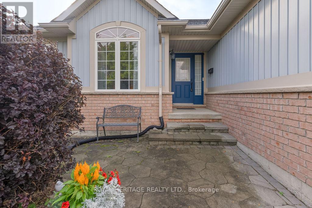 19 Thrushwood Trail, Kawartha Lakes, Ontario  K9V 0B1 - Photo 3 - X12451577