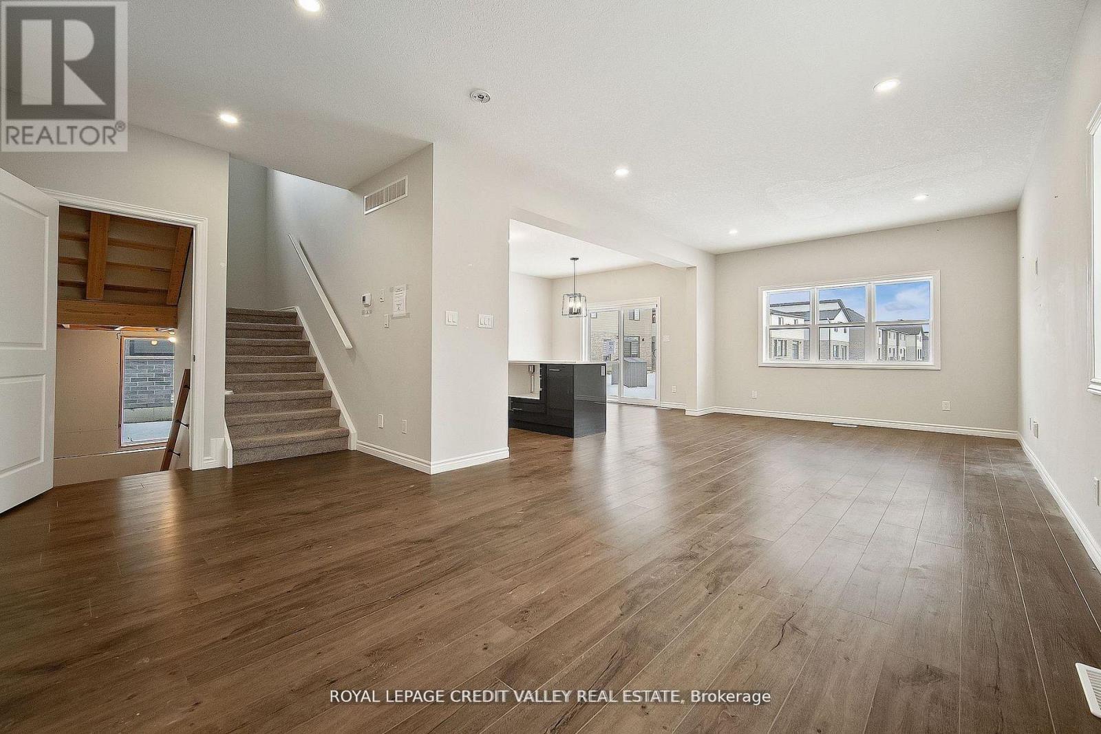 198 Middleton Avenue, London South, Ontario  N6L 0E9 - Photo 5 - X12451592