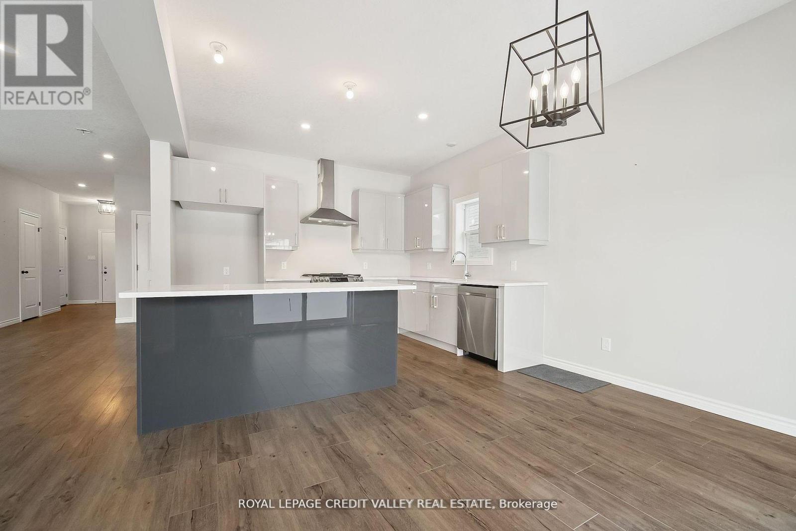 198 Middleton Avenue, London South, Ontario  N6L 0E9 - Photo 7 - X12451592