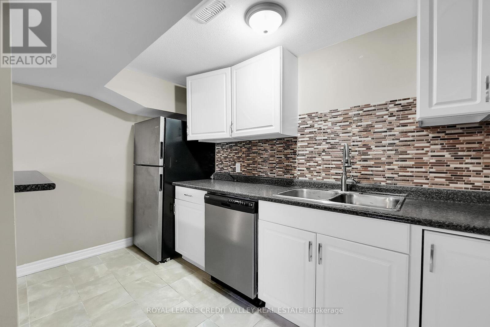 Bsmt - 7139 Warden Avenue, Niagara Falls, Ontario  L2G 5P7 - Photo 15 - X12451629