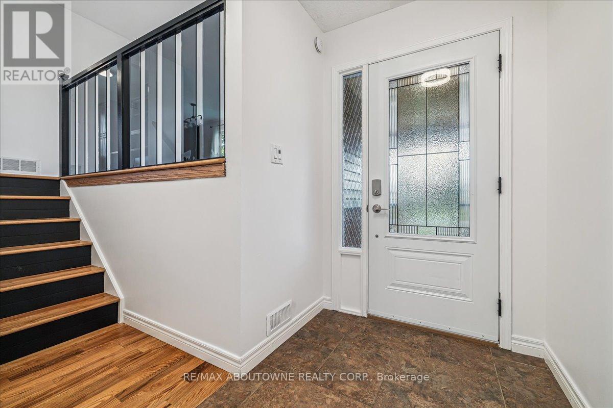 371 Park Road N, Grimsby, Ontario  L3M 2P6 - Photo 4 - X12451636
