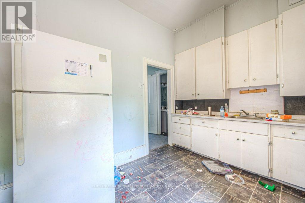 245 Ainslie Street S, Cambridge, Ontario  N1R 3L2 - Photo 10 - X12451645