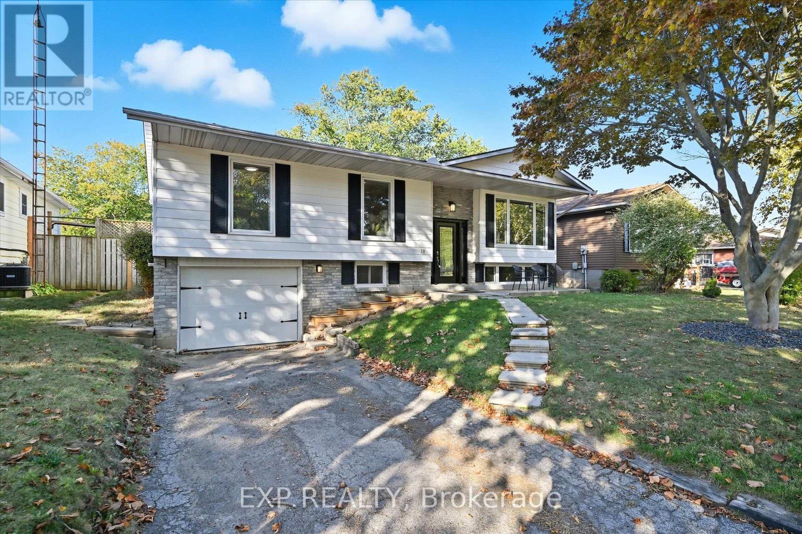 19 Aaron Drive, Norfolk, Ontario  N0A 1N4 - Photo 2 - X12451698
