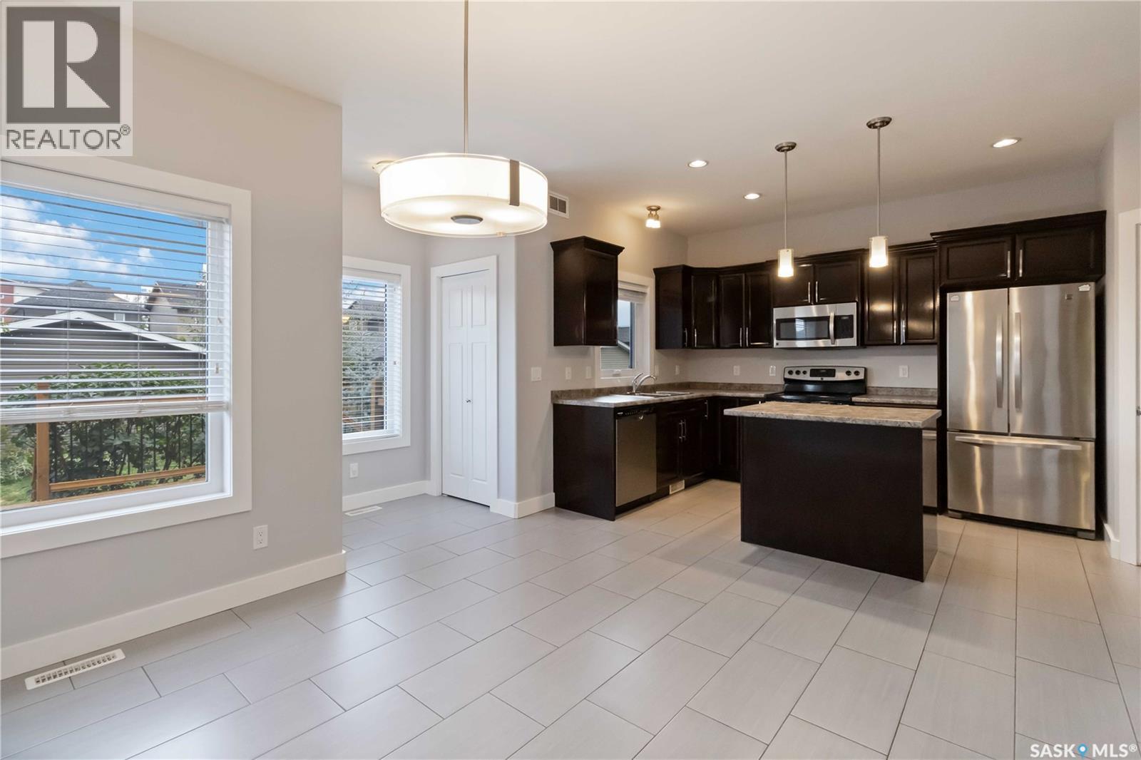 426 Veltkamp Crescent, Saskatoon, Saskatchewan  S7T 0S2 - Photo 4 - SK020395