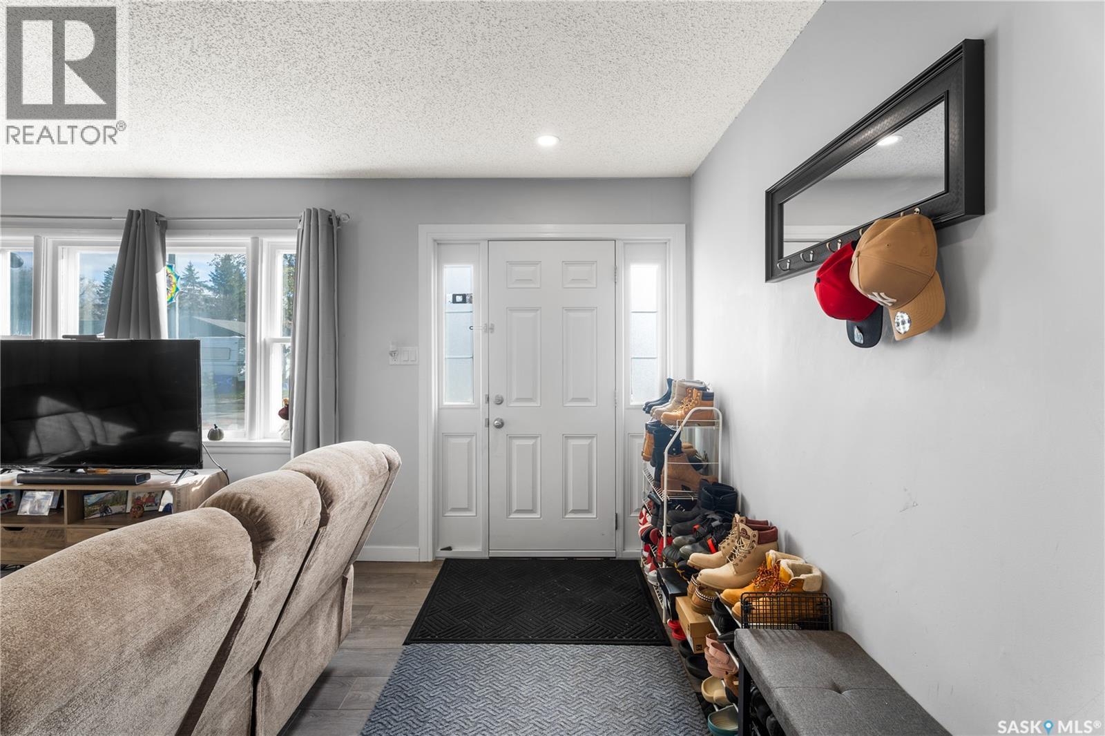 1734 13th Street W, Prince Albert, Saskatchewan  S6V 3K1 - Photo 2 - SK020392