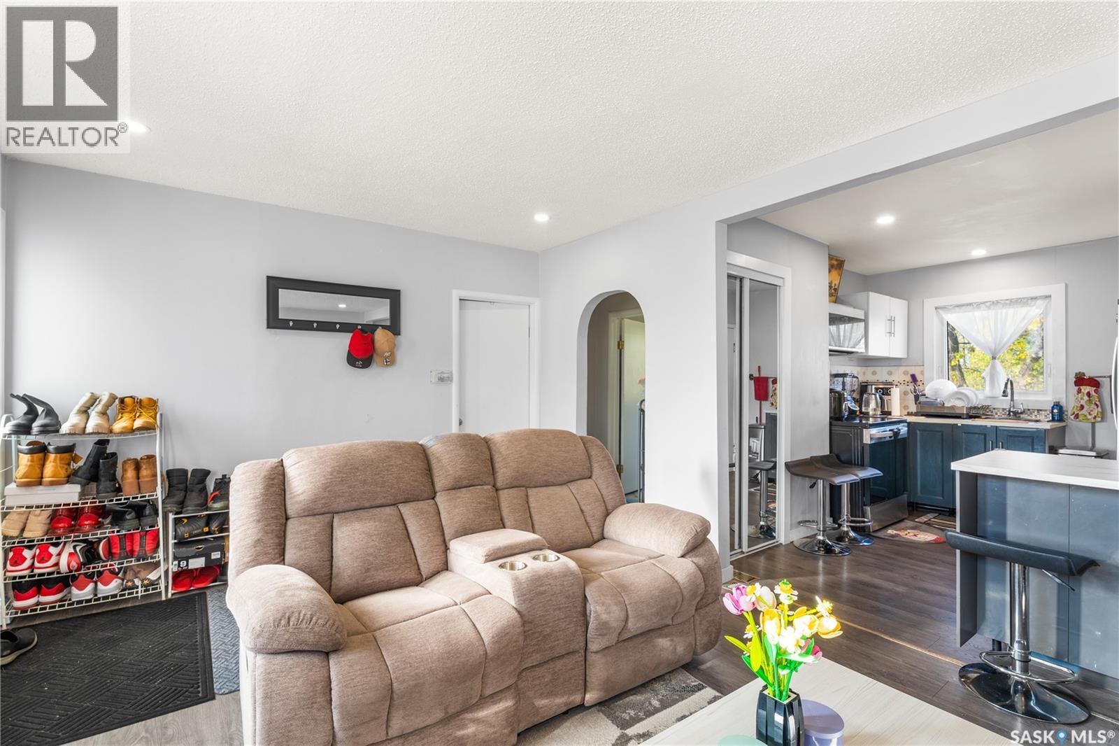 1734 13th Street W, Prince Albert, Saskatchewan  S6V 3K1 - Photo 3 - SK020392