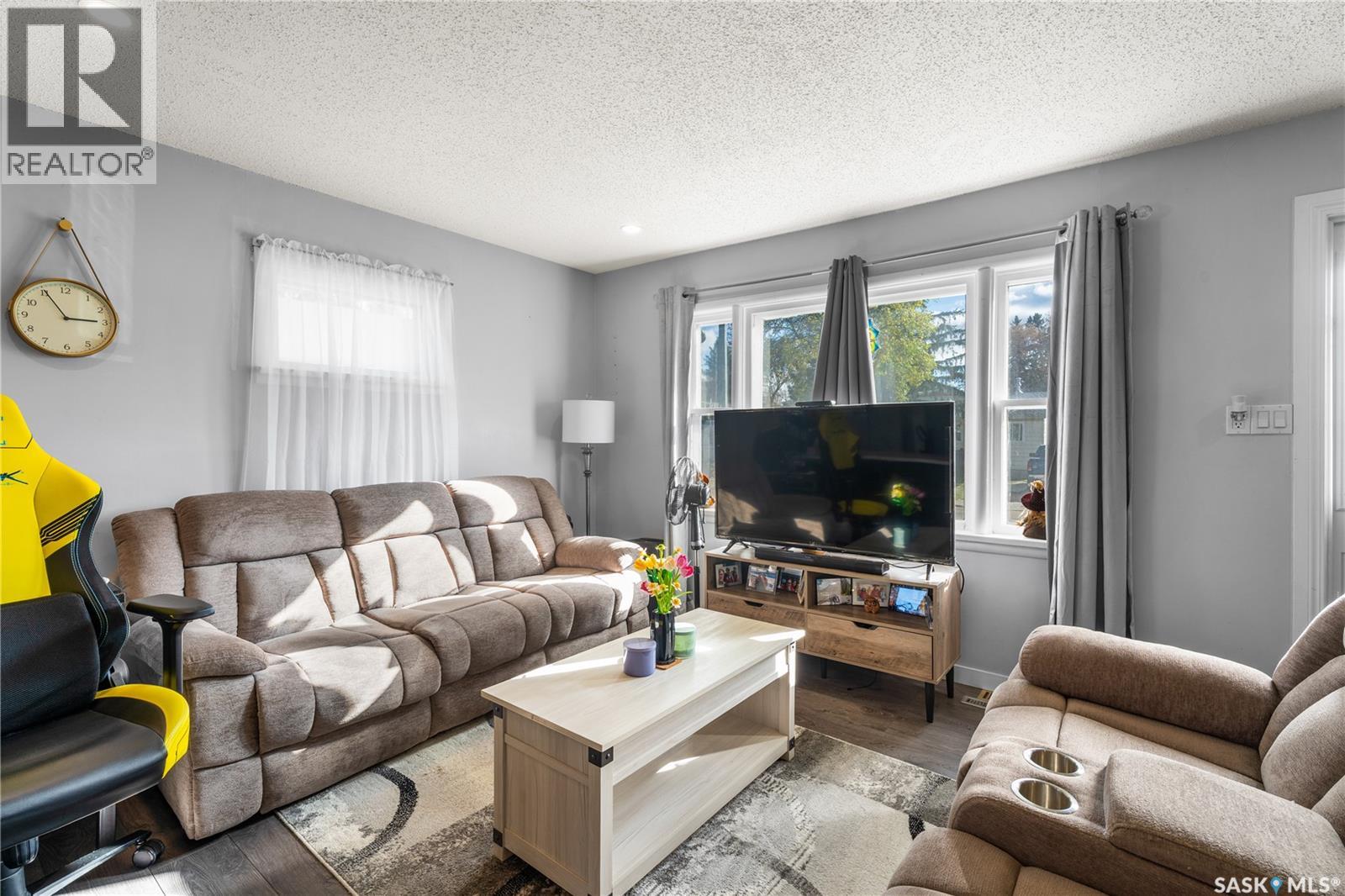 1734 13th Street W, Prince Albert, Saskatchewan  S6V 3K1 - Photo 4 - SK020392