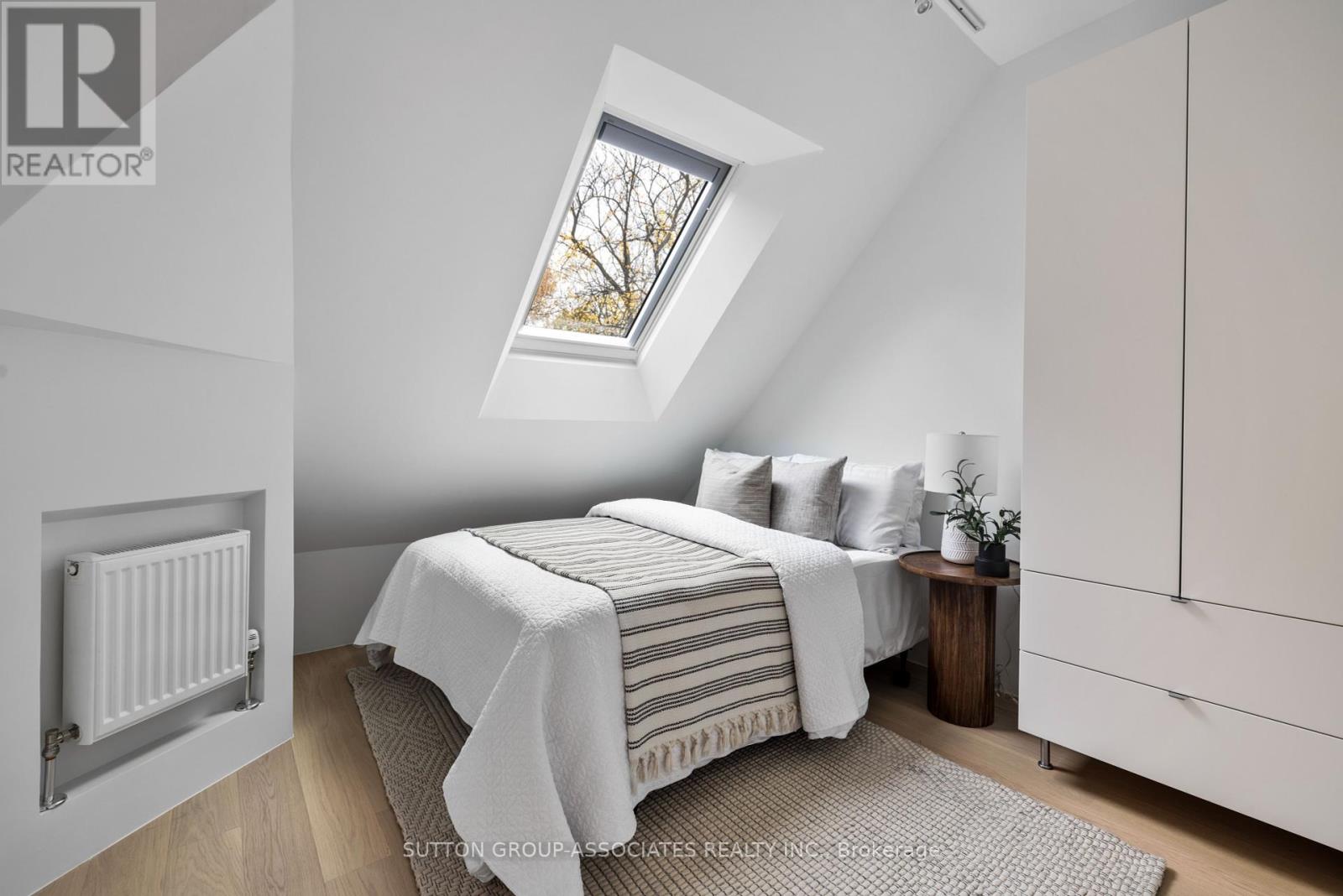 Upper - 20 Kendal Avenue, Toronto, Ontario  M5R 1L7 - Photo 38 - C12450513