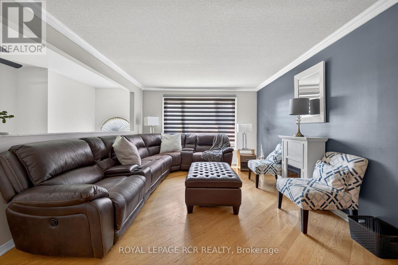 21 Crown Crescent, Bradford West Gwillimbury, Ontario  L3Z 2M7 - Photo 10 - N12450610