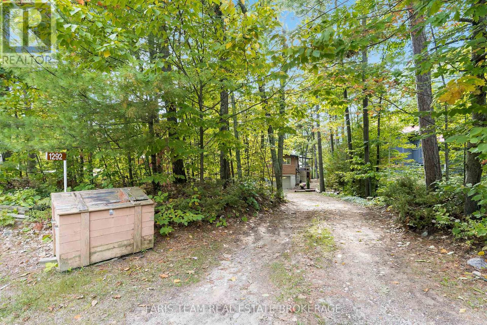 1292 Tiny Beaches Road N, Tiny, Ontario  L9M 0H3 - Photo 4 - S12434947