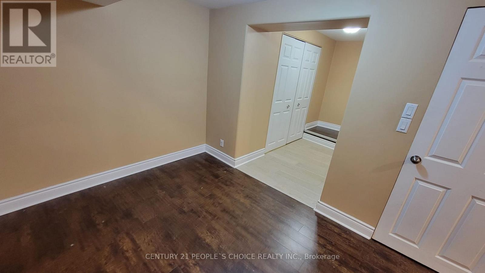 1402 Fisher Avenue, Burlington, Ontario  L7P 2L6 - Photo 4 - W12450602