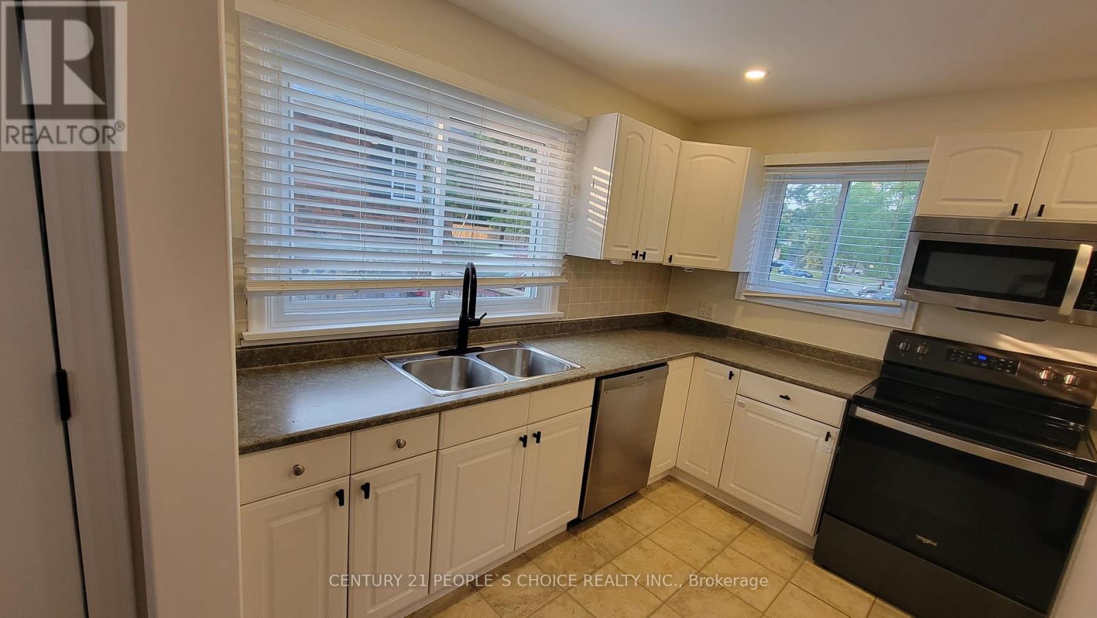 1402 Fisher Avenue, Burlington, Ontario  L7P 2L6 - Photo 17 - W12450602