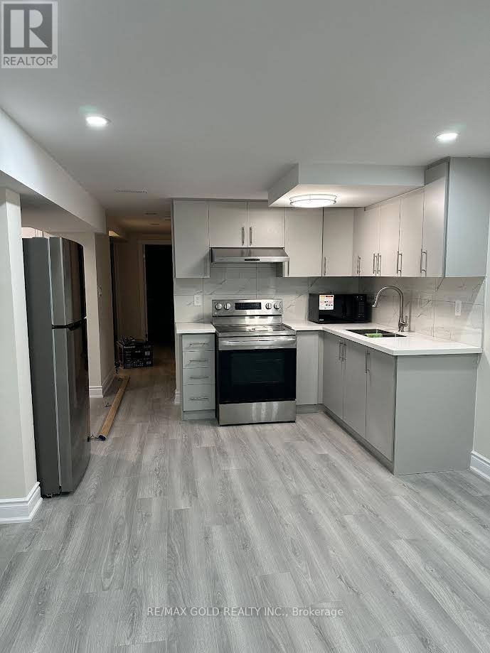 27 Brookdale Crescent W, Brampton, Ontario  L6T 1M8 - Photo 2 - W12442978