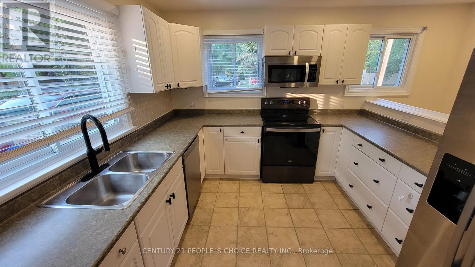 1402 Fisher Avenue, Burlington, Ontario  L7P 2L6 - Photo 7 - W12450602