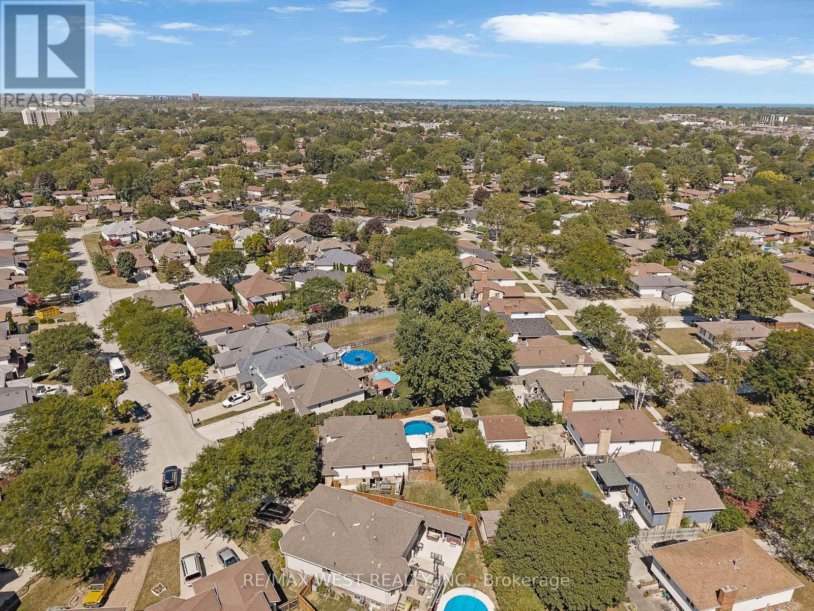 3462 Treeline Court, Windsor, Ontario  N8R 2K3 - Photo 41 - X12445662