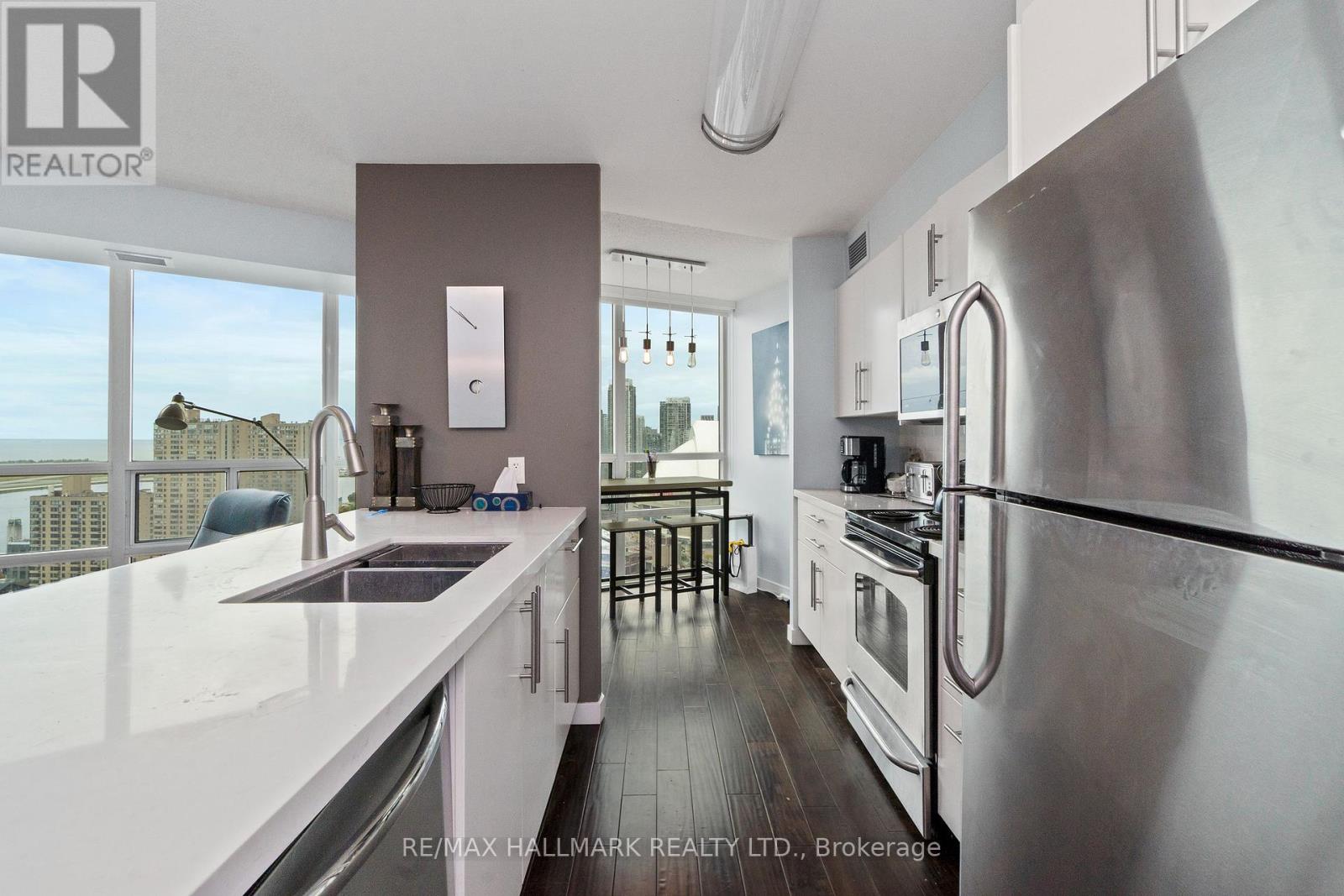 3211 - 30 Grand Trunk Crescent, Toronto, Ontario  M5J 3A4 - Photo 15 - C12413098