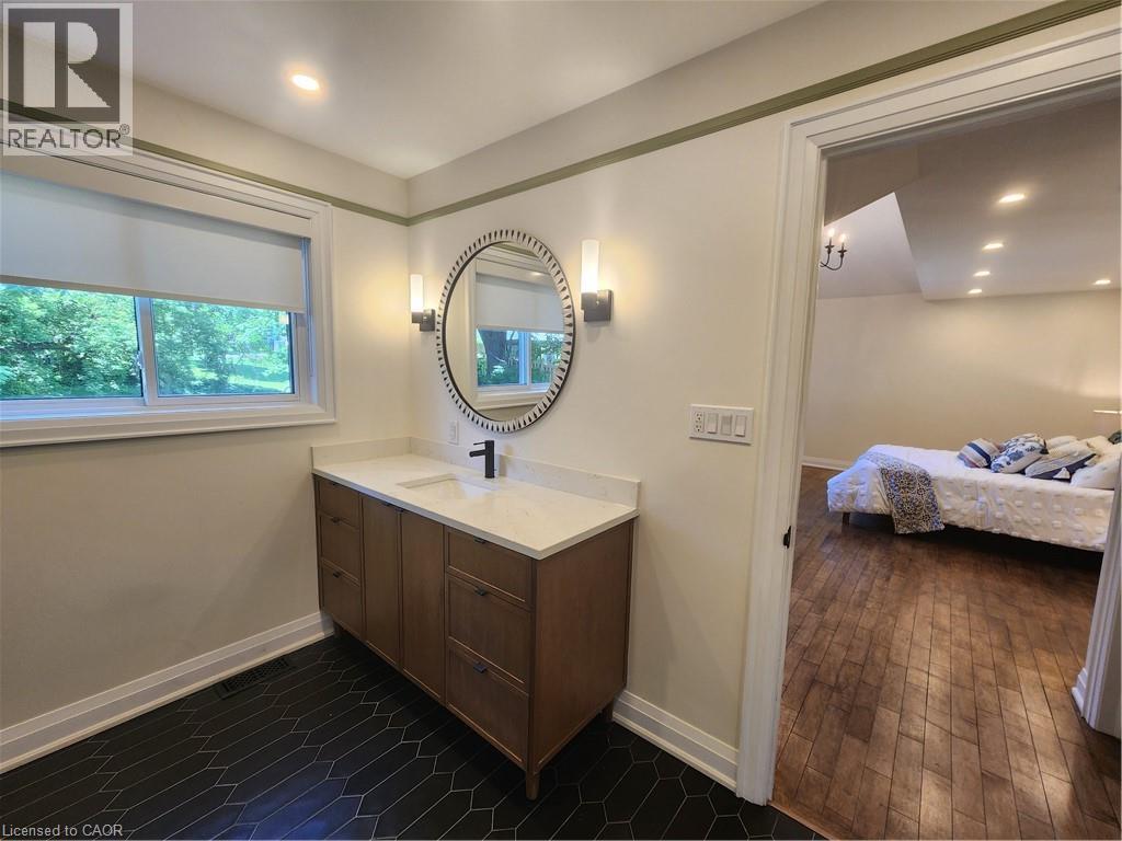 2019 Dundas Street, Burlington, Ontario  L7P 0S8 - Photo 22 - 40777371