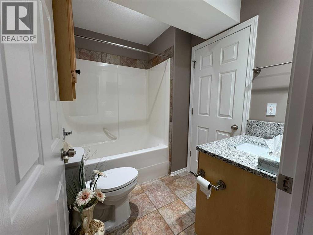 B, 410 Canyon Boulevard W, Lethbridge, Alberta  T1K 6V2 - Photo 10 - A2252086