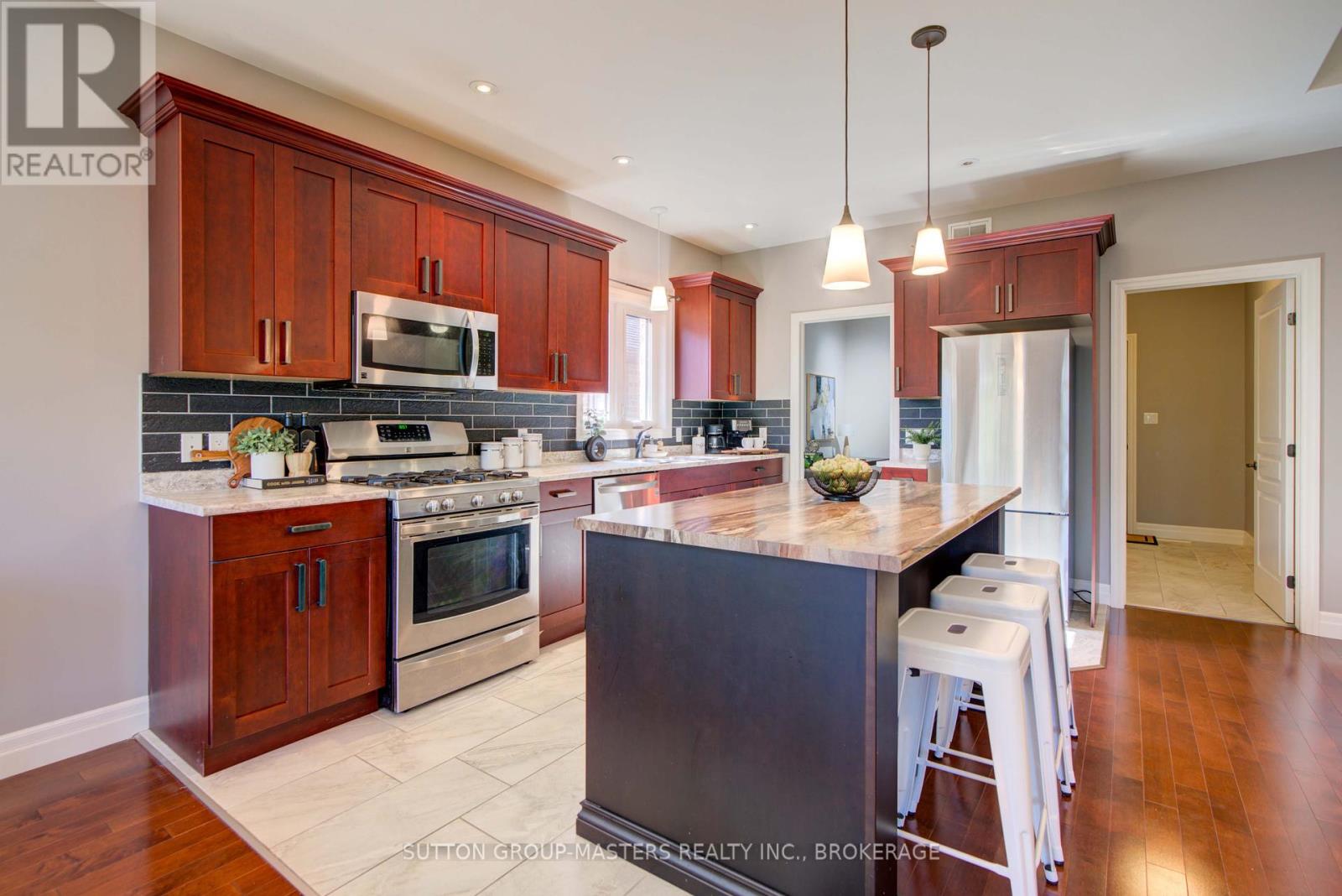61 Hartwood Crescent, Greater Napanee, Ontario  K7R 0A8 - Photo 10 - X12451946