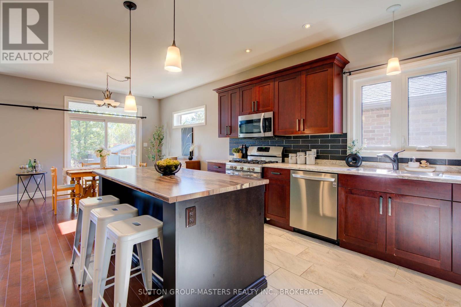 61 Hartwood Crescent, Greater Napanee, Ontario  K7R 0A8 - Photo 17 - X12451946