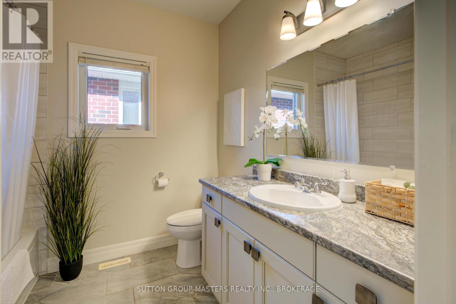 61 Hartwood Crescent, Greater Napanee, Ontario  K7R 0A8 - Photo 32 - X12451946
