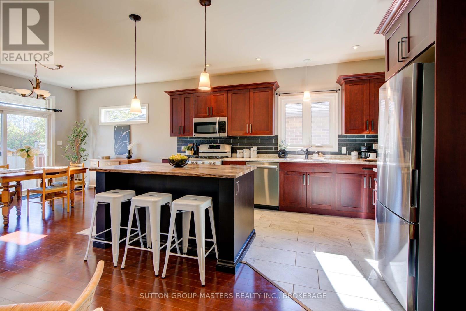61 Hartwood Crescent, Greater Napanee, Ontario  K7R 0A8 - Photo 8 - X12451946