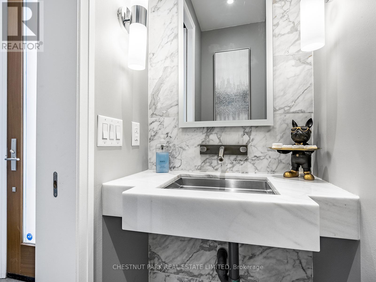 11 - 1074 Bay Street, Toronto, Ontario  M5S 0A3 - Photo 5 - C12262600