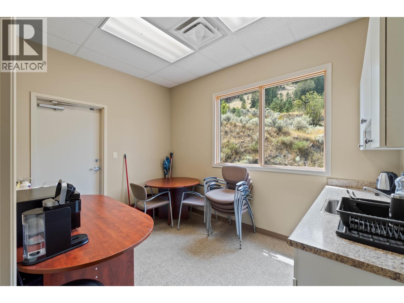 970 Mcmaster Way Unit# 106, Kamloops, British Columbia  V2H 1T7 - Photo 5 - 10365305