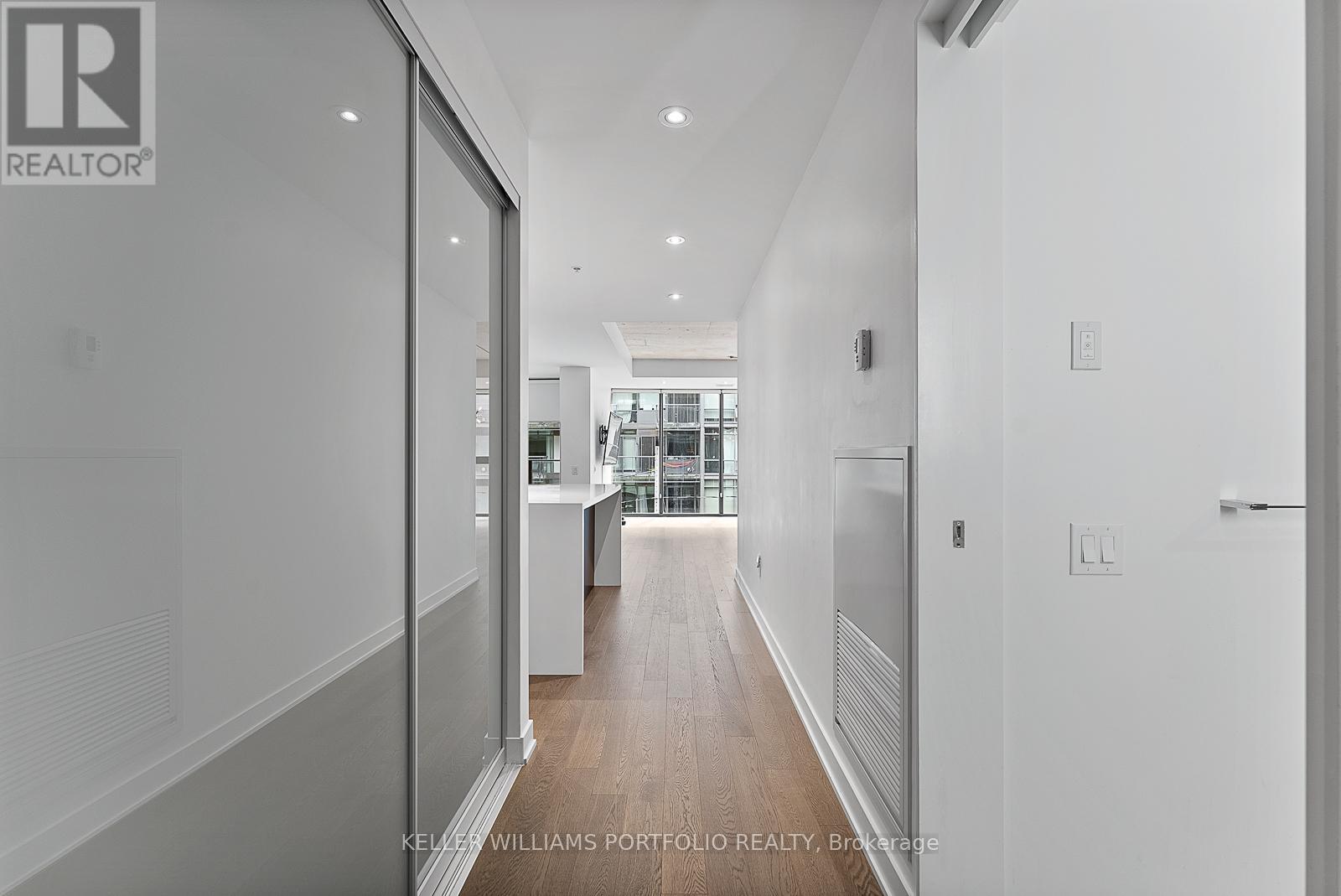 303 - 38 Stewart Street, Toronto, Ontario  M5V 0H1 - Photo 4 - C12451709