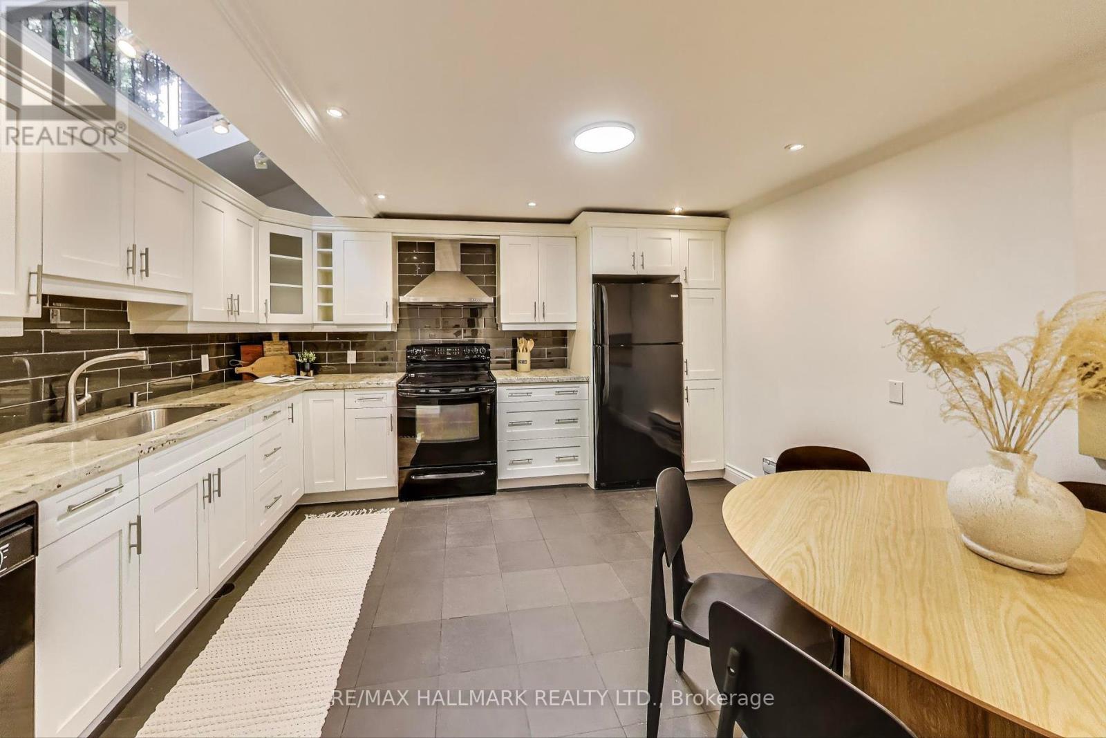 88 Poulett Street, Toronto, Ontario  M5A 1Z5 - Photo 6 - C12451728