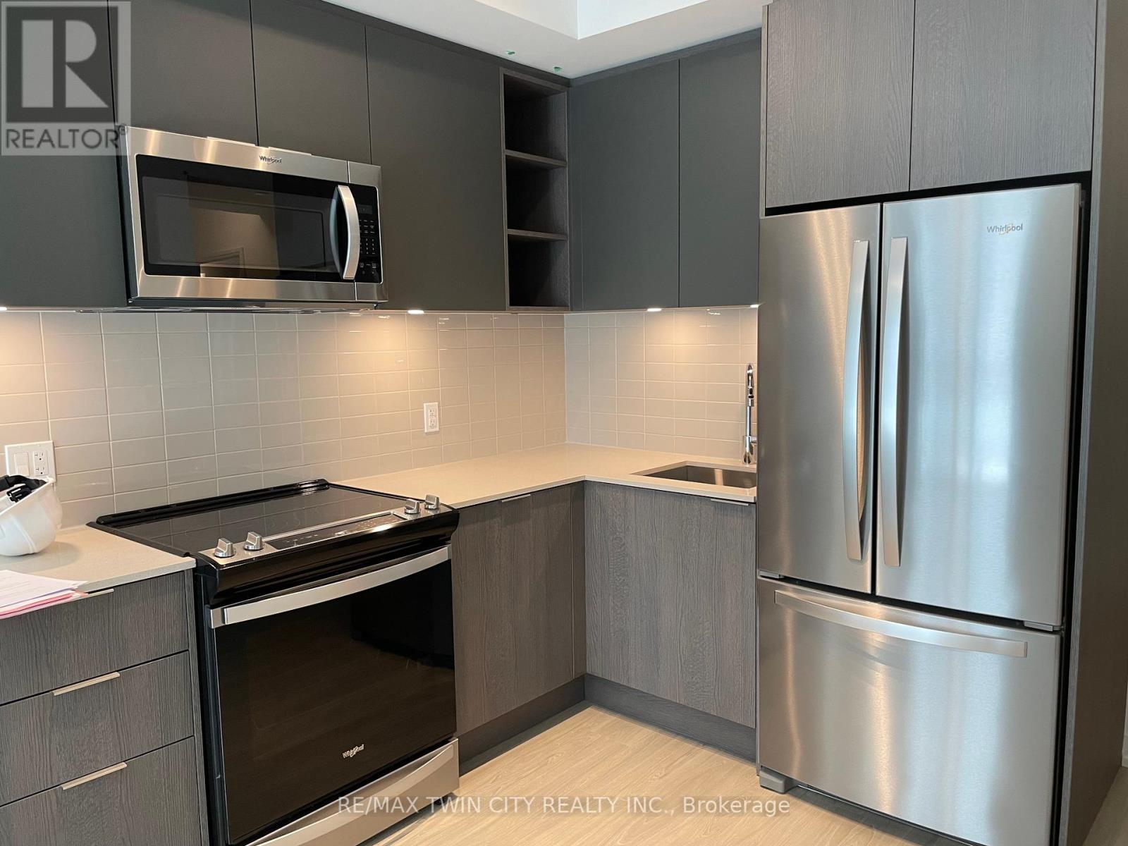 512 - 50 Dunfield Avenue, Toronto, Ontario  M4S 3A4 - Photo 4 - C12451792