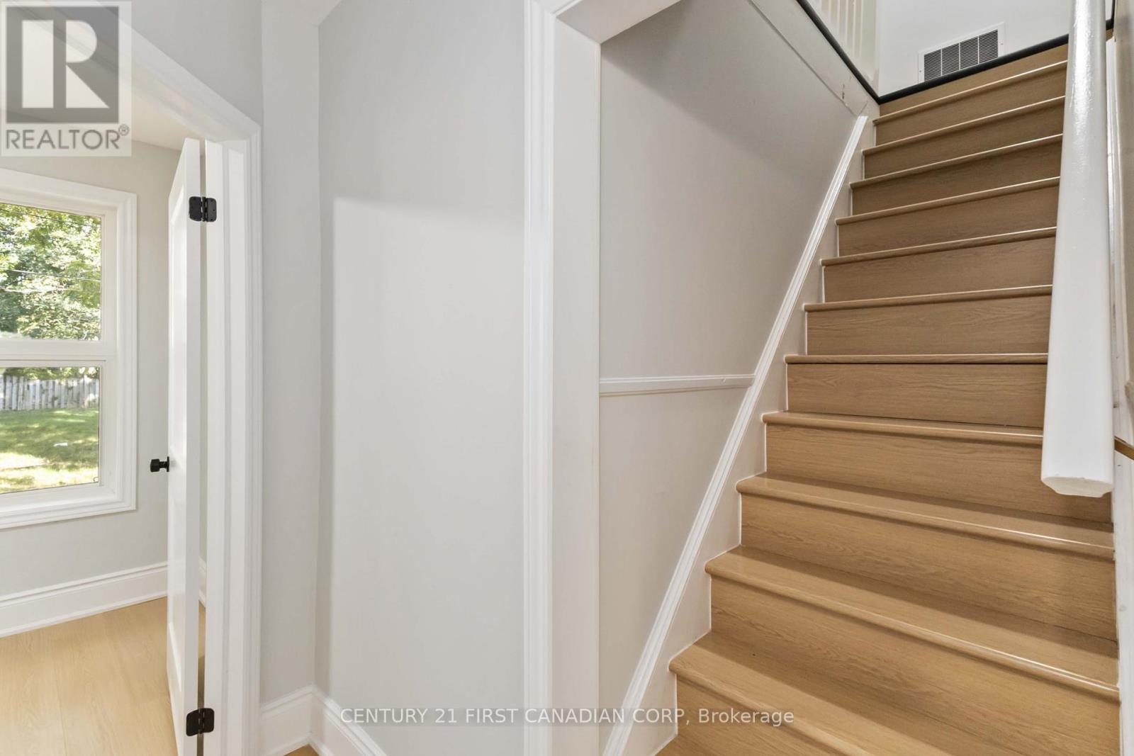 122 Windsor Crescent, London South (South F), Ontario  N6C 1V8 - Photo 15 - X12451830