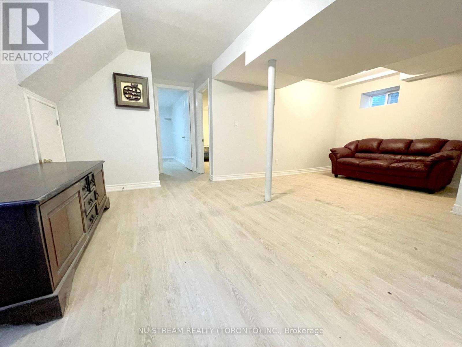 BSMT - 28 BUSHCROFT GROVE, Toronto, Ontario