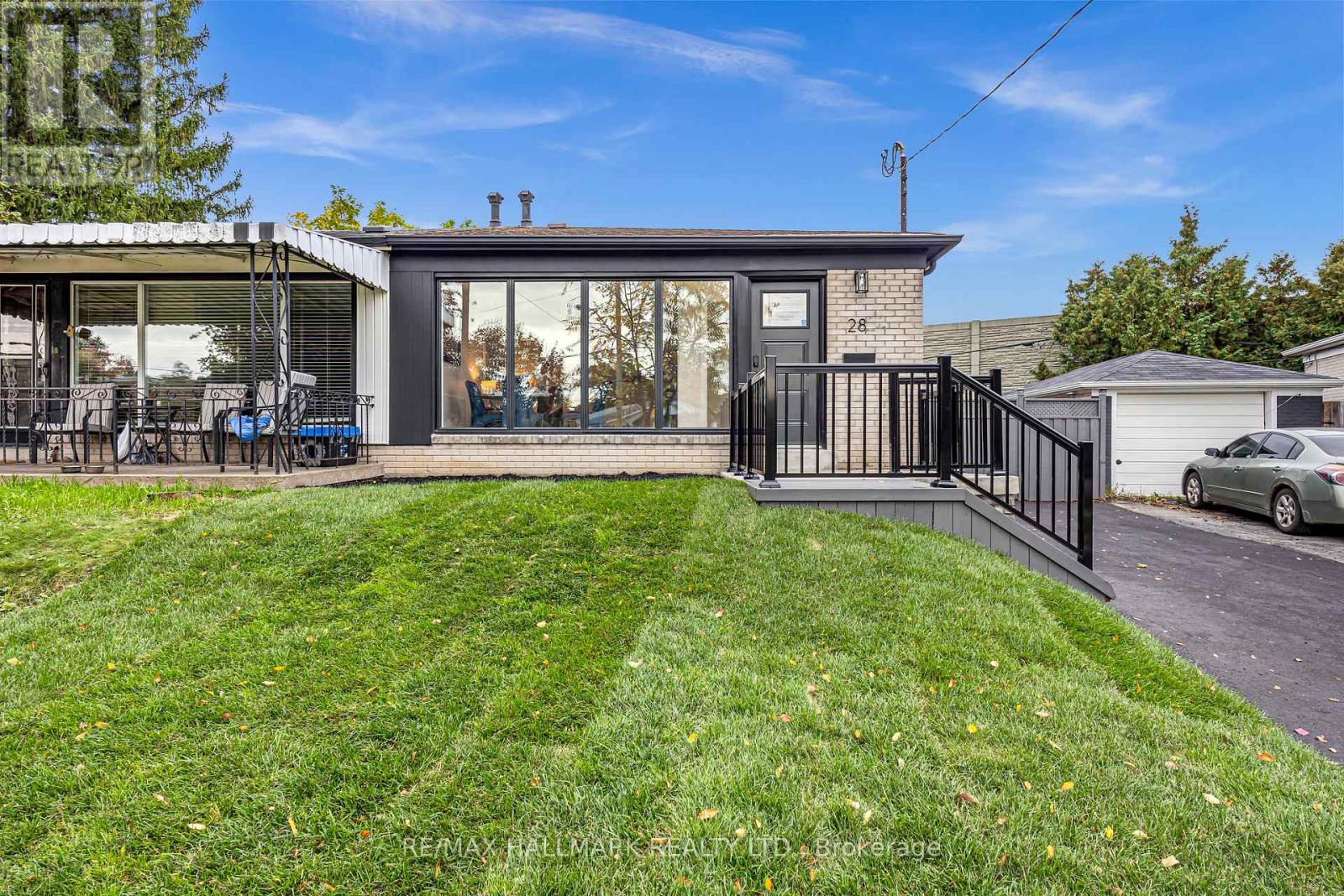 28 HUDDLESTON COURT, Toronto, Ontario