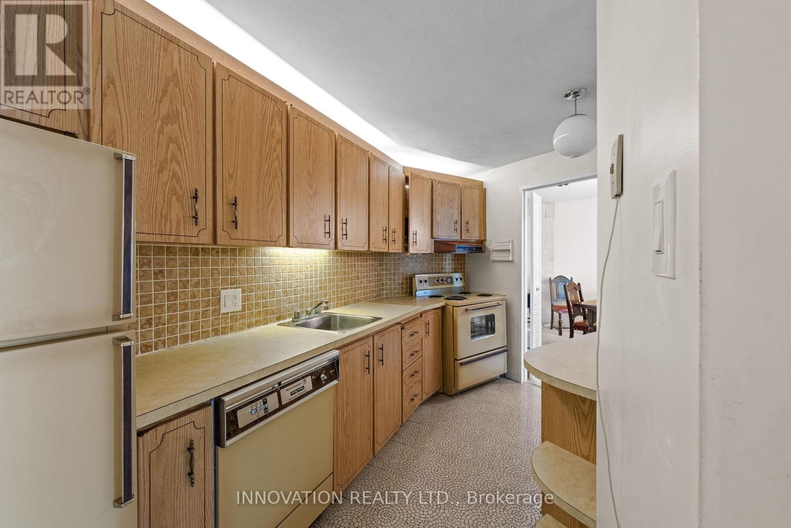 1905 - 1171 Ambleside Drive, Ottawa, Ontario  K2B 8E1 - Photo 3 - X12451928