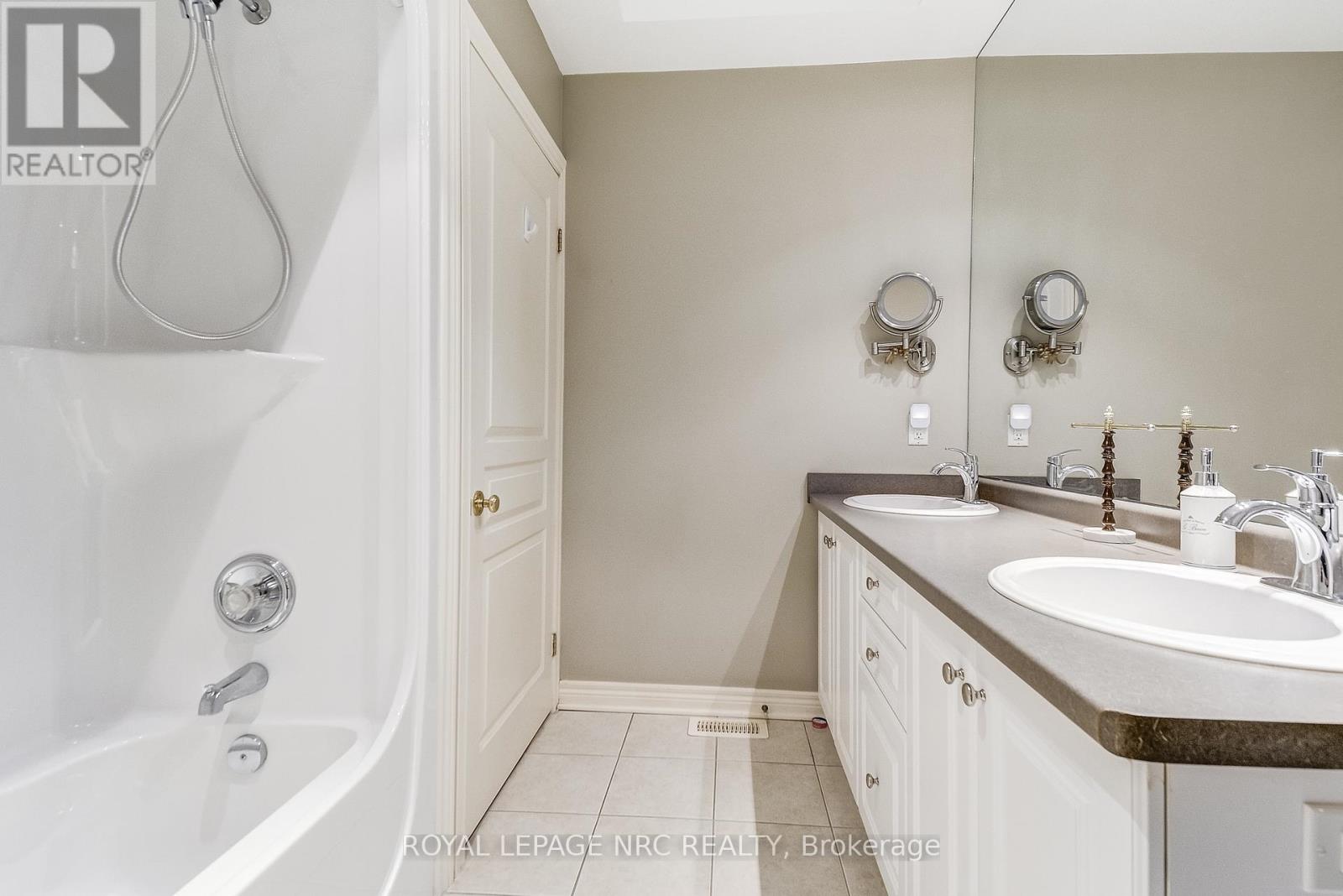 15 Shaws Lane, Niagara-On-The-Lake, Ontario  L0S 1J0 - Photo 24 - X12451851