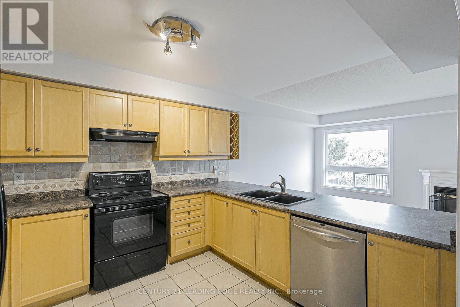 21 Lilly Mckeowan Crescent, East Gwillimbury (Mt Albert), Ontario  L0G 1M0 - Photo 10 - N12451736
