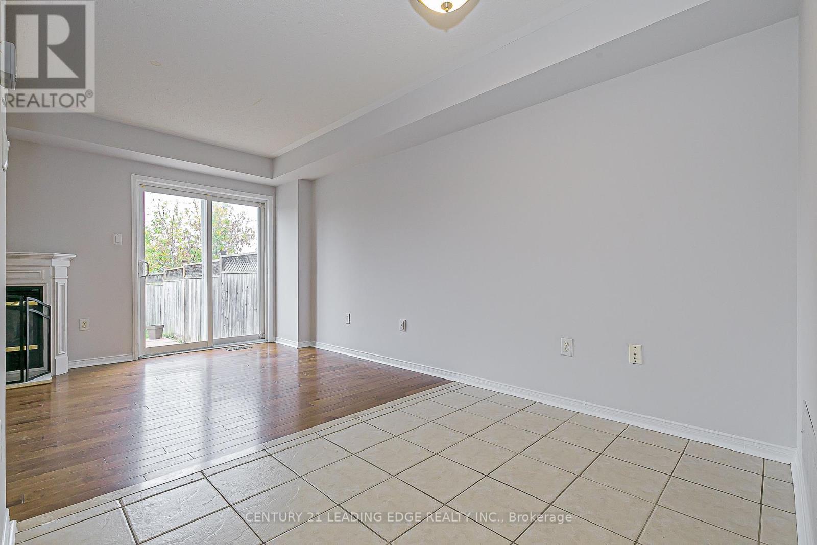 21 Lilly Mckeowan Crescent, East Gwillimbury (Mt Albert), Ontario  L0G 1M0 - Photo 11 - N12451736