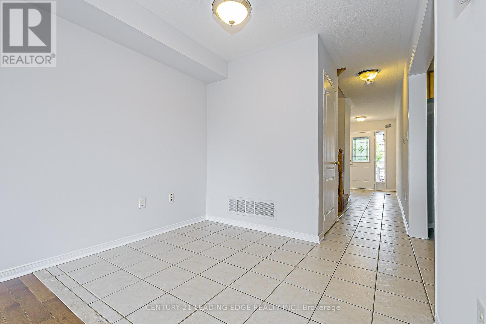 21 Lilly Mckeowan Crescent, East Gwillimbury (Mt Albert), Ontario  L0G 1M0 - Photo 12 - N12451736