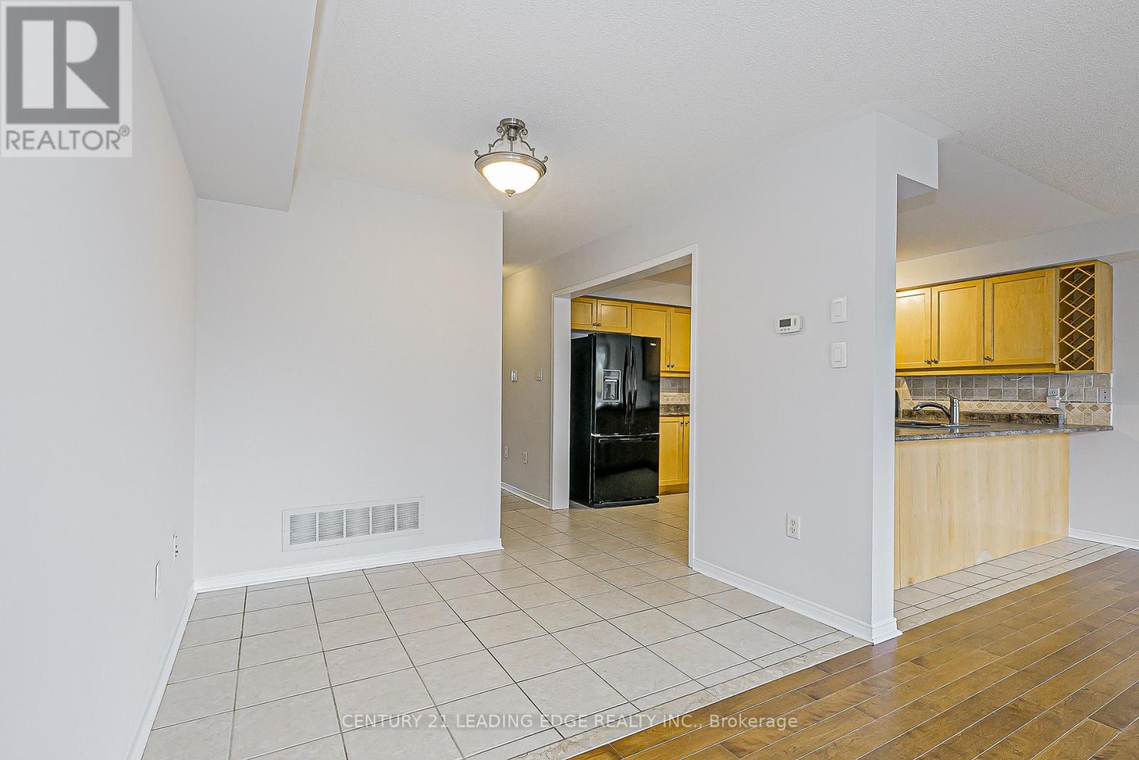 21 Lilly Mckeowan Crescent, East Gwillimbury (Mt Albert), Ontario  L0G 1M0 - Photo 13 - N12451736