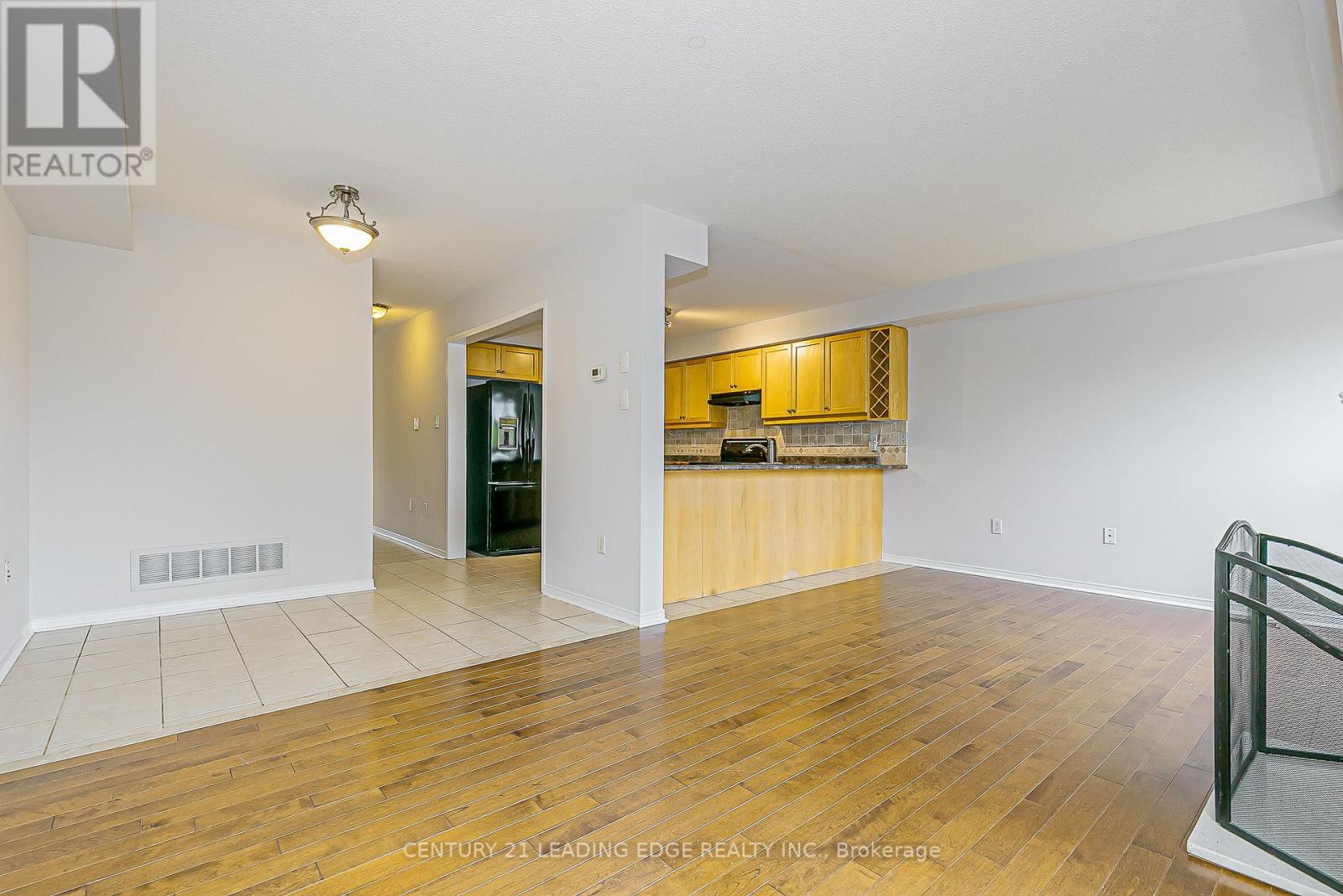 21 Lilly Mckeowan Crescent, East Gwillimbury (Mt Albert), Ontario  L0G 1M0 - Photo 15 - N12451736
