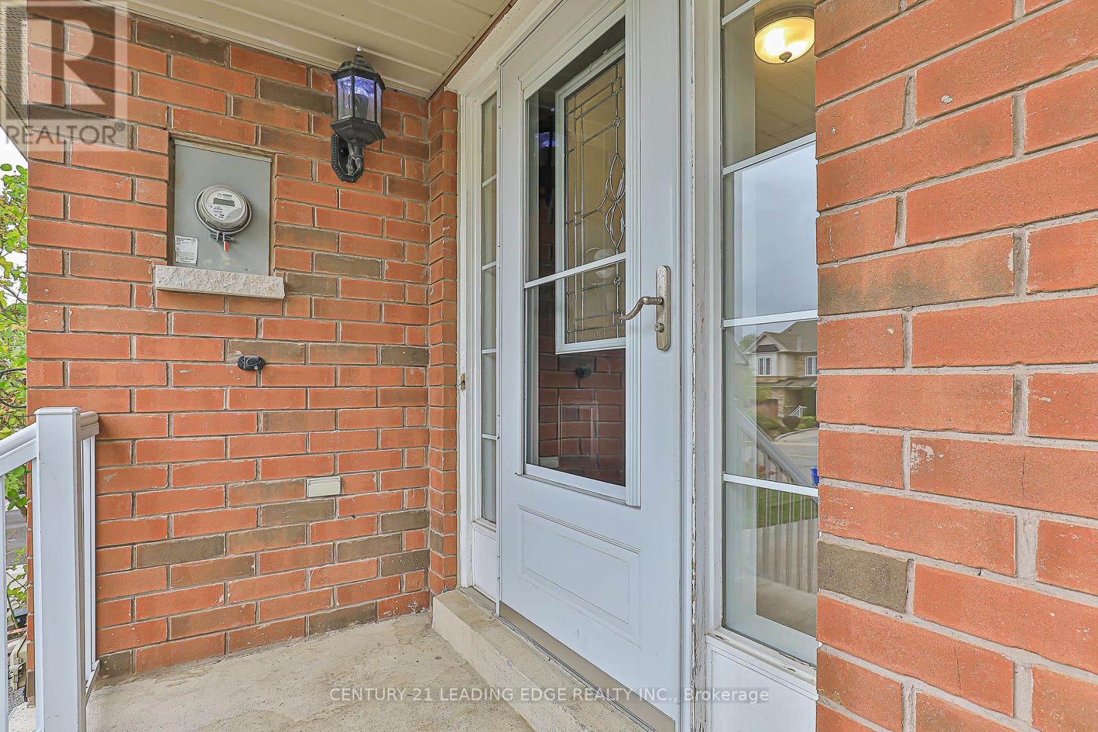 21 Lilly Mckeowan Crescent, East Gwillimbury (Mt Albert), Ontario  L0G 1M0 - Photo 2 - N12451736